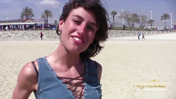 Örömmel hazaballagott az ismeretlen hapsival reszelni a partvonalon levadászott lányka Thumb