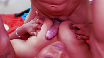 Az időske anyucika végül engedett a vonzerőnek és lefeküdt a felajzott mostohakölykével Thumb