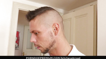 Sikerült rászednie egy kis huncutkodásra az edzett fiút a nagymellű cseh suncinak Thumb