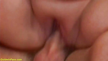 A jó nagy dudáival varázsolta el a mostoha bátyját a pohos magyar származású lány Thumb