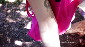 Elfogadta a pénzt a hazai sunci és twerkelt egy hatalmasat a fiúcska kolbászán Thumb