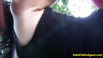 Egy kis kápéért elcipelhette a bokorba az utcaügynök a hazai szexbombát Thumb