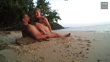 A partvidéken töcsköltem meg a fiatal szőke csajt miután nekivágott masztizgatni Thumb