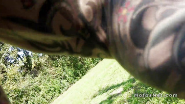 Egy kis zsetonért boldogan bement a susnyásba a palival a magyarországi fruska Thumb