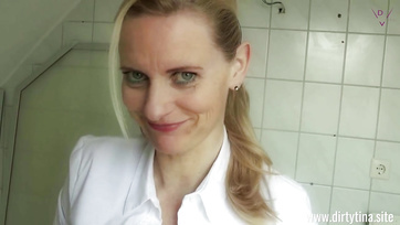 Folyton ráröppen a mostohafiacskája szerszámára a harisnya kedvelő germán anya Thumb