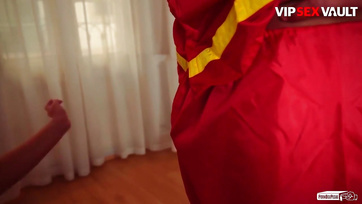 A szexis magyar születésű pipi először gimis lányként majd ápolónőként kívánja a kolbászt Thumb