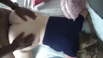 A kanomat nem feszélyezte hogy a szeme láttára reszelt meg egy nagytökű feketebőrű legény Thumb