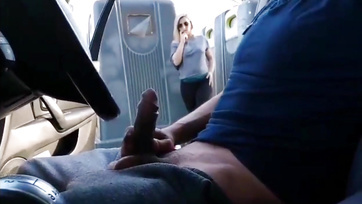 Odalépett és megveregette az erektált cerkámat az anonim sunci Thumb