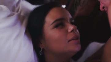 Nem lusta megugrálni a palija álló fütykösét a dús keblű dagi szajha Thumb