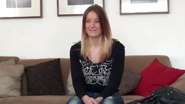 A duma közben levarázsolták a cuki budapesti leány ruhácskáját a pornó kasztingon Thumb