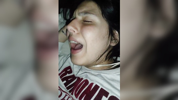 Lefekvés előtt még megbaszarintottam és telepumpáltam az angyali csajszi puncusát Thumb