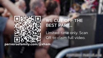 Úgy felizgultak a kívánós punk cicák a fesztiválon hogy idegenekkel kezdtek el dugni Thumb