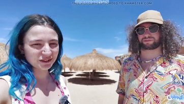 A tetszetős luvnyámnak viszketni kezdett a muffocskája mihelyst visszatértünk a hotelszobánkba Thumb