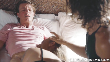 Bekérte egy brutál édeshármasba a szexis barinőcskéjét a családos asszony Thumb