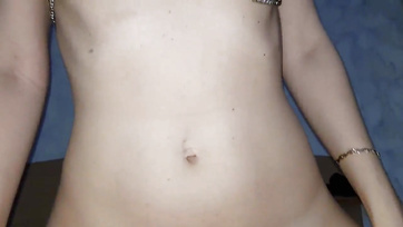 Kívánós amatőr bula egy kis szopikázás után felmászott a házastársa péniszére Thumb