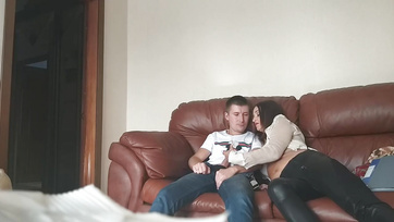 A szende tini srác megszopatta a felvillanyozott agg tanárnőt Thumb